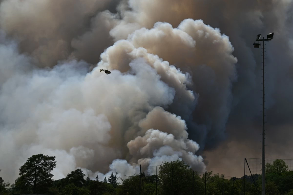 A pyrocumulonimbus, a giant cloud created by a large wildfire is seen in the Fontainebleau forest region, about 60 kilometers (37 miles) south of Paris, France, Monday, July 13, 2026. (AP Photo/Emma Da Silva, File)