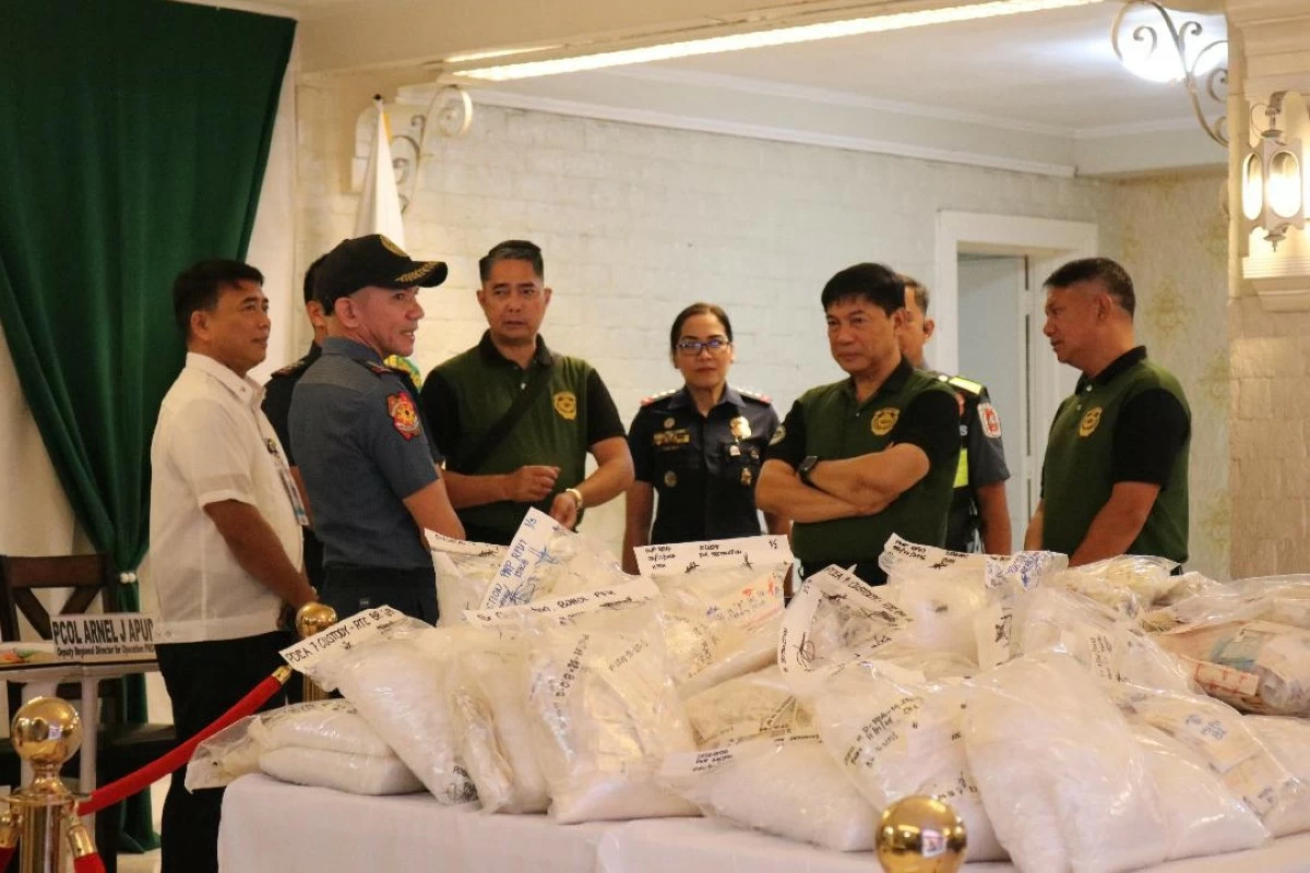 PACKS of shabu worth P676 million were destroyed at the thermal facility of Cosmopolitan Funeral Homes in Cebu City on Tuesday, July 28. (PDEA-7)