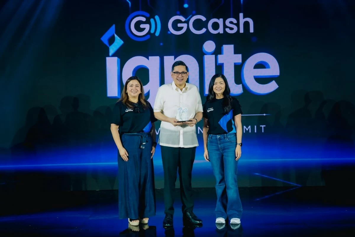 From left: Mynt President and CEO Martha Sazon, Sen. Bam Aquino, Mynt Chief Technology and Operations Officer Pebbles Sy. 
Sen. Bam Aquino delivers the keynote address at the 5th GCash iGnite Innovation Summit, underscoring the importance of technology to move the country’s digital economy forward. 