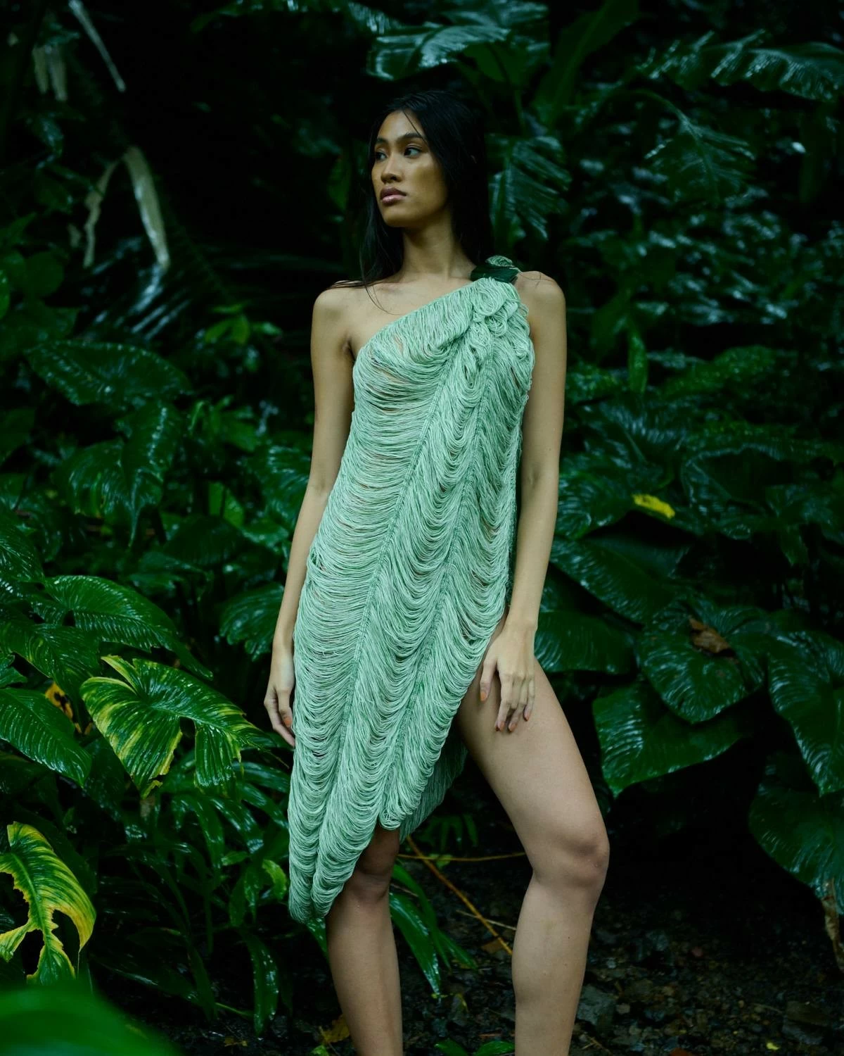 Knitted one-shoulder fringe dress in cotton and piña with mother of pearl clip in tropical jade color