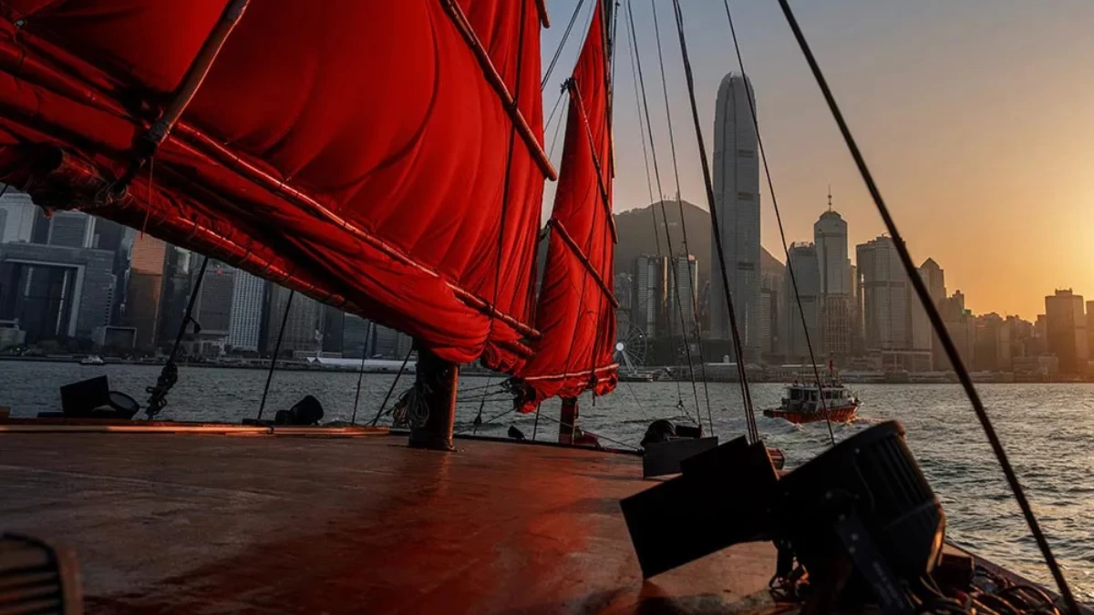 Hong Kong's Chinese junk boats are a common sight along Victoria Harbor. (Photo: Hong Kong Tourism Board)