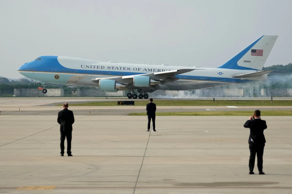 Air Force One with U.S. President Joe Biden arrives at Osan Air Base in Pyeongtaek, South Korea, Friday, May 20, 2022. (AP Photo/Lee Jin-man, file)