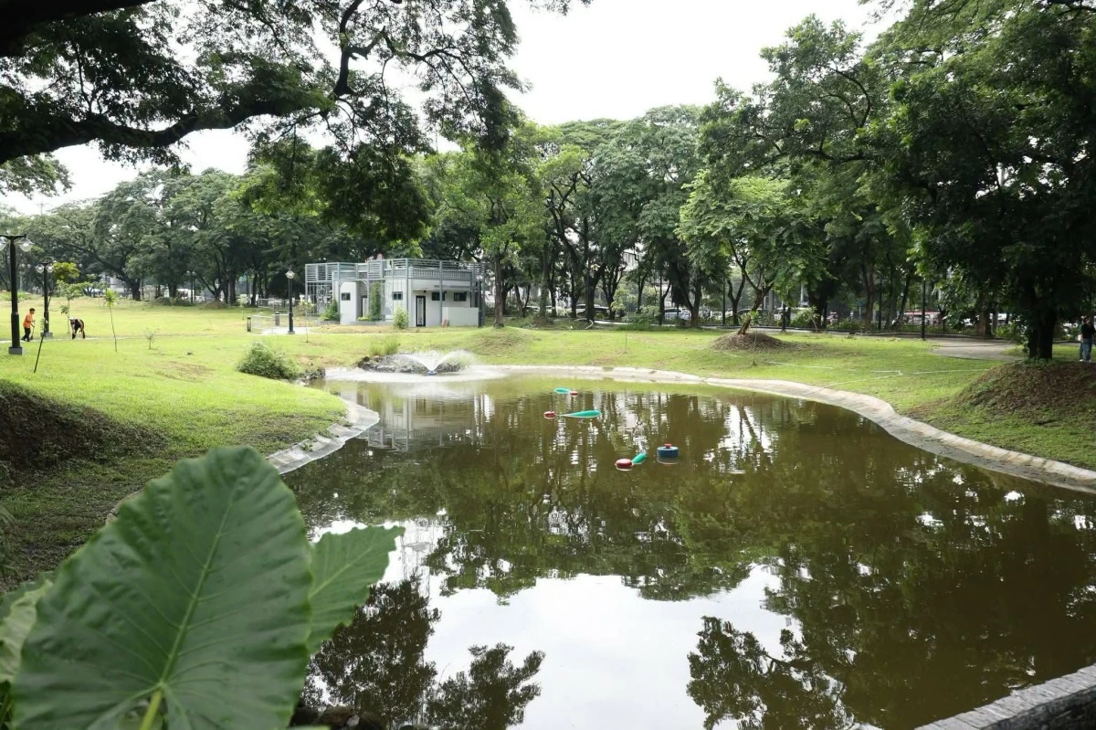 The newly opened multi-purpose open field at the Quezon Memorial Circle (QMC), which serves as a venue for sports, leisure, and community activities. (Photo courtesy of the Quezon City government)