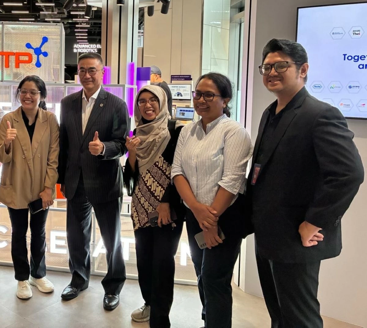 Eric Or (2nd from left), chief ecosystem development officer of HKSTP, with members of the ASEAN media