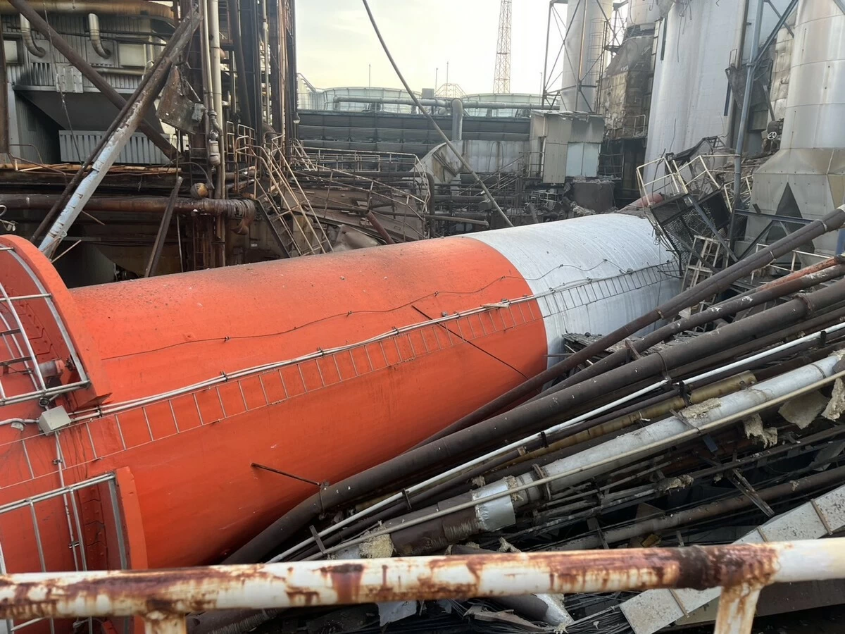 A collapsed chimney at Nippon Paper Industries' Yatsushiro plant in Kumamoto Prefecture is pictured on Tuesday following an earthquake. (Courtesy of the fire department of the Yatsushiro wide-area administrative affairs association)