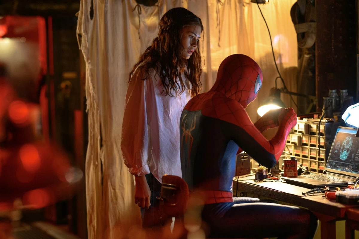 Zendaya as MJ and Tom Holland as Peter Parker on 