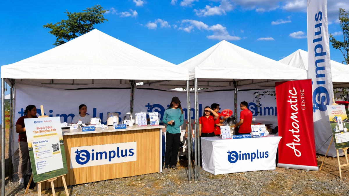 Simplus joined the crowd at Circus Music Festival 8. 