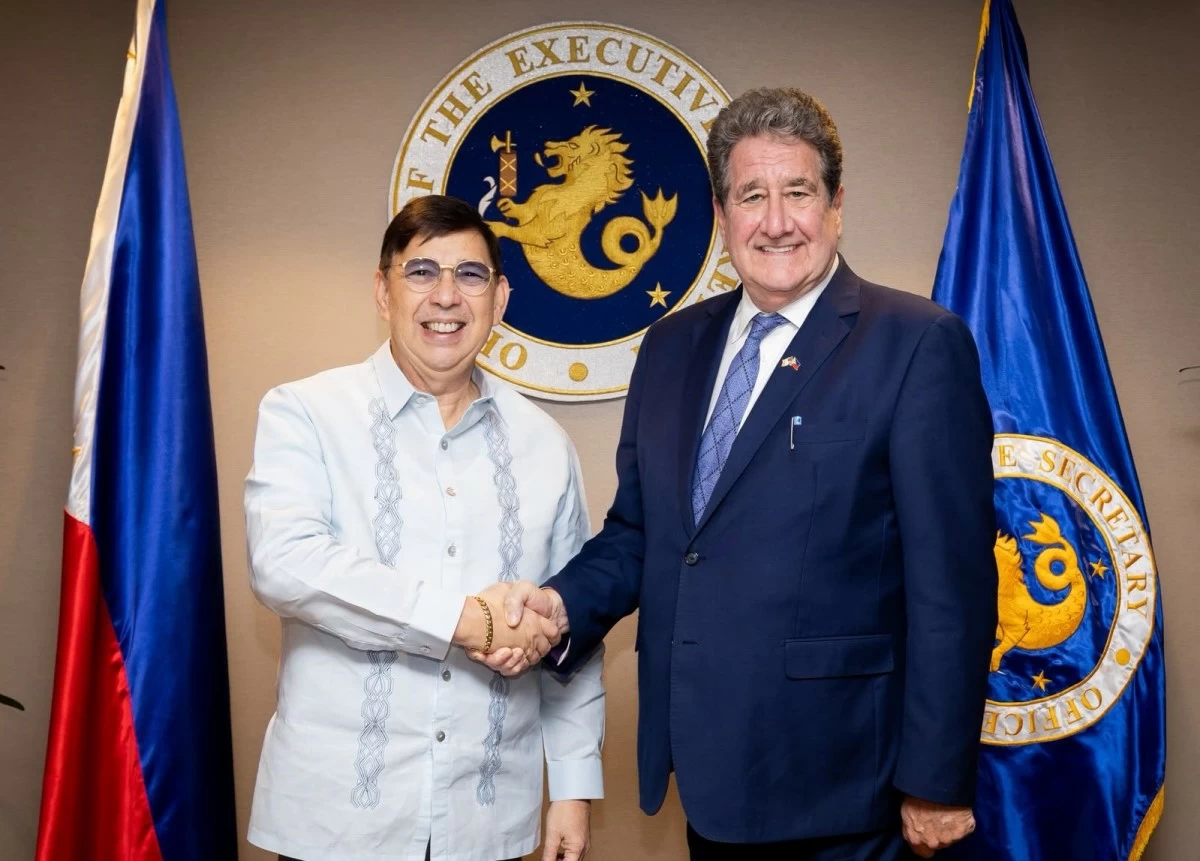 Executive Secretary Ralph Recto and US Ambassador to the Philippines Lee Lipton (Lipton/X)