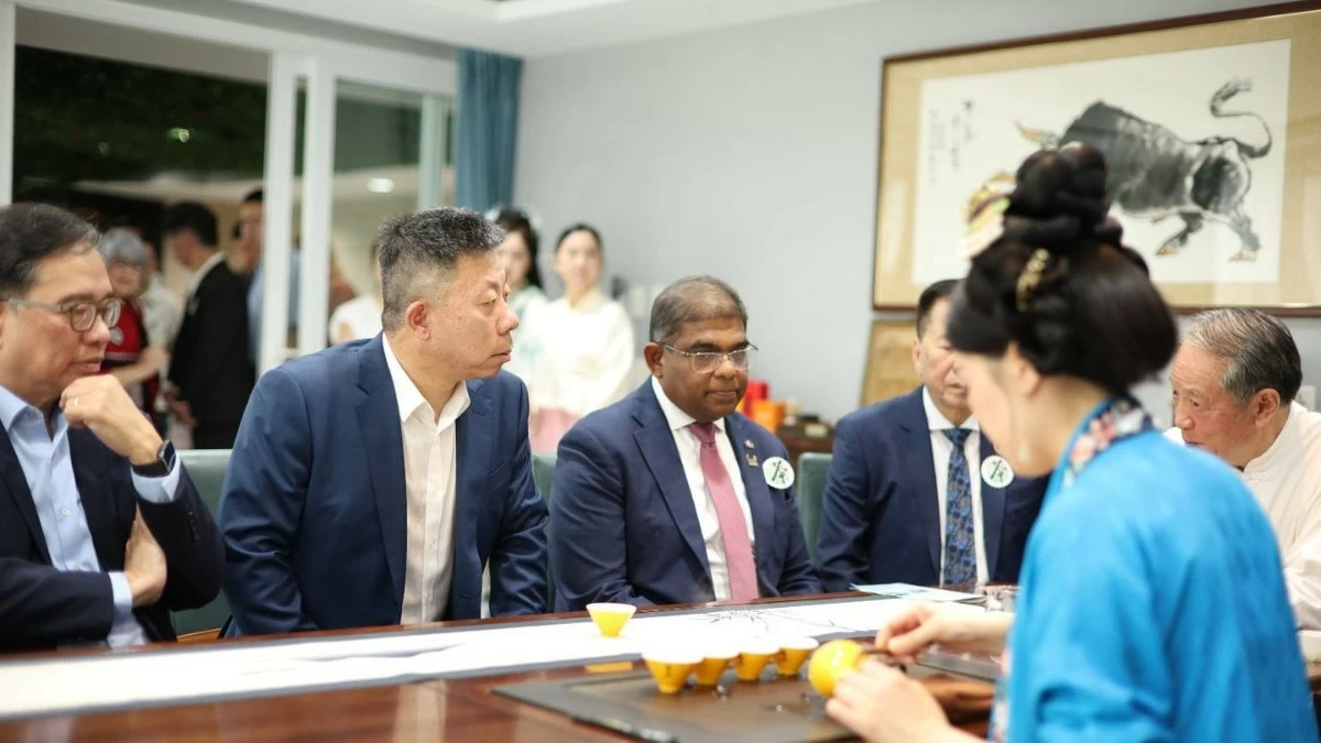 A CLOSER LOOK Chinese Ambassador to the Philippines Jing Quan and Malaysian Ambassador to the Philippines Abdul Malik Melvin Castelino observe a traditional Chinese tea-making demonstration during the Tea for Harmony Yaji Cultural Salon in Pasay City. (Photo: Chinese Embassy Manila)