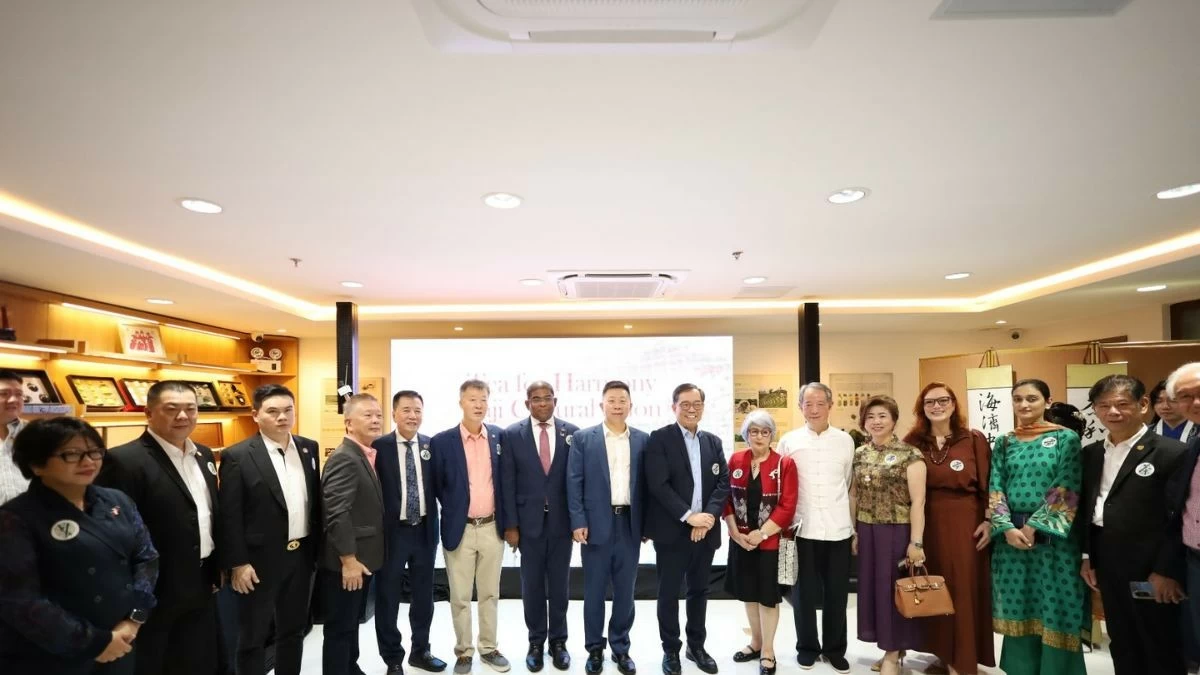 DIPLOMATIC TEA TIME Chinese Ambassador to the Philippines Jing Quan (center) joins fellow diplomats, dignitaries, and guests during the Tea for Harmony Yaji Cultural Salon in Pasay City. (Photo: Chinese Embassy Manila)