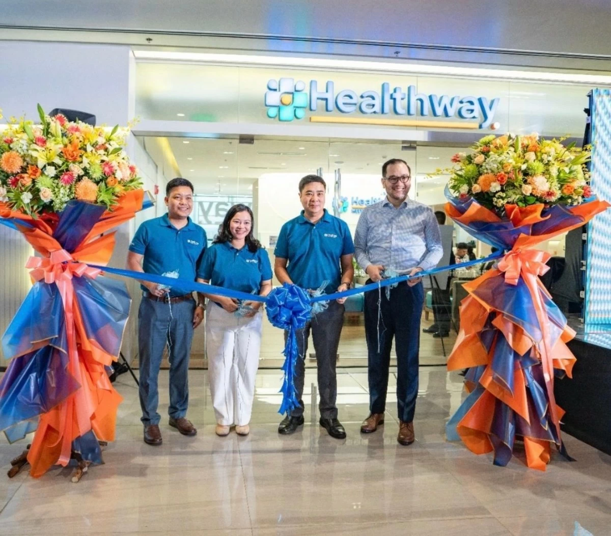 The ribbon-cutting of the Healthway Multi-Specialty Center at One Ayala, with AC Health CEO Paolo Borromeo on the right.