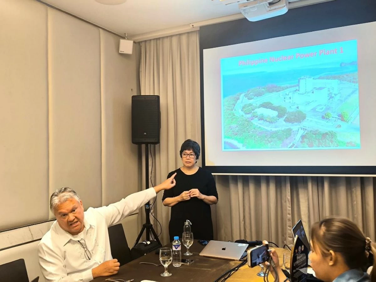 REP. Mark Cojuangco and Gayle Certeza of Alpas Pilipinas discuss nuclear energy in Iloilo City.  (Tara Yap)