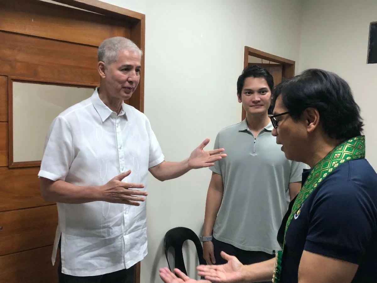 CABINET Secretary Benjamin Abalos Jr. talks to Negros Occidental Gov. Eugenio Jose Lacson (left) and third district Rep. Javier Miguel Benitez (center) during his visit to Bacolod City on Friday, July 31. (Glazyl Masculino)