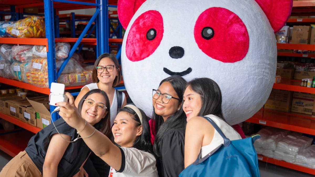 Pau-Pau greets guests during the celebration of foodpanda's continued pandamart expansion.