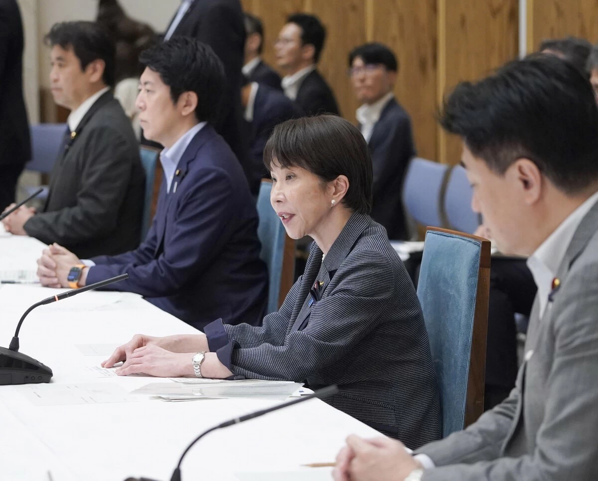 Japanese Prime Minister Sanae Takaichi (second from right) speaks at a ministerial meeting on nuclear power at the prime minister's office in Tokyo on Friday.