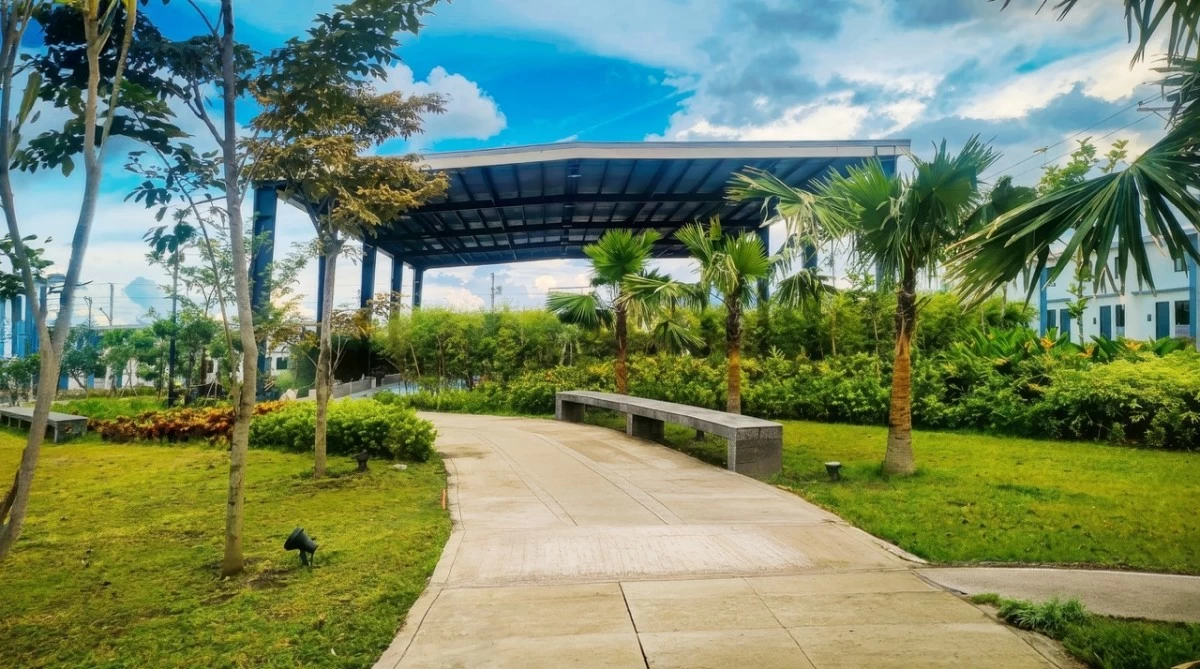 Cheerful pathway (Artist's perspective: SMDC)