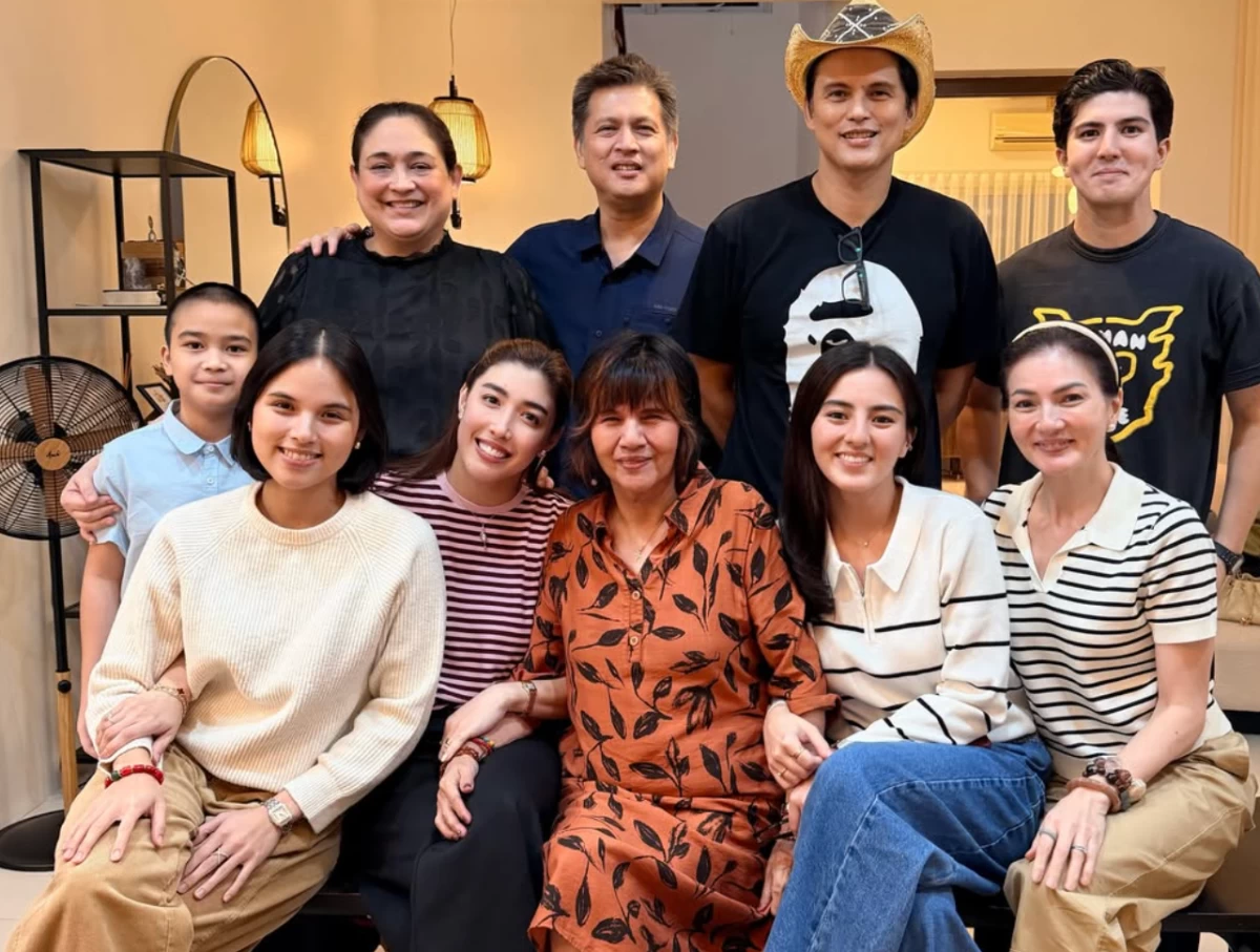 Dani Barretto-Panlilio together with the Legaspi Family (Instagram) 