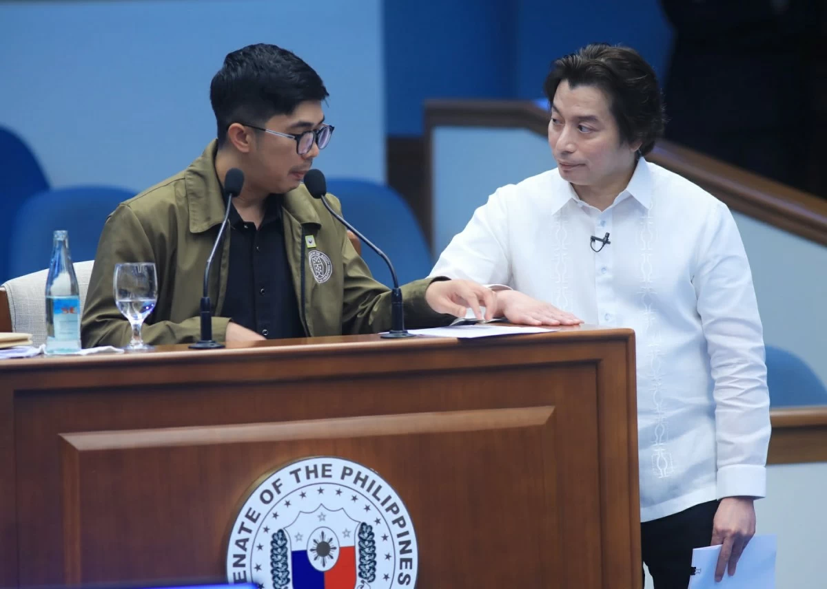 COA auditor Roderick Wamil (left), defense lawyer Michael Poa (Senate PRIB)