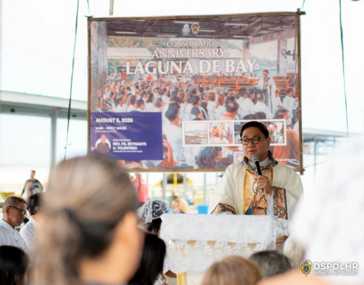 Fr. Reynante Tolentino while delivering his homily on Aug. 4 at Cardona Fish Port (photo from La Virgen de Sapao's FB page)