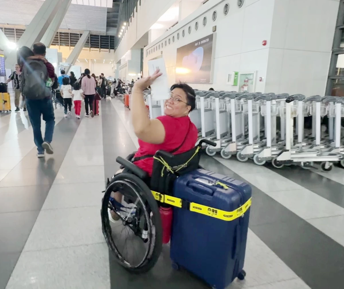 THE WORLD IS HER OYSTER — Kat traveling independently with her 
“eight-wheeler contraption” composed of a wheelchair and luggage combo.
