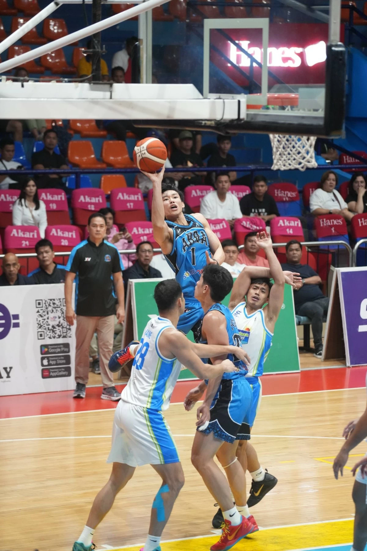 Dave Ildefonso delivers for the Abra Solid North Weavers. (MPBL)