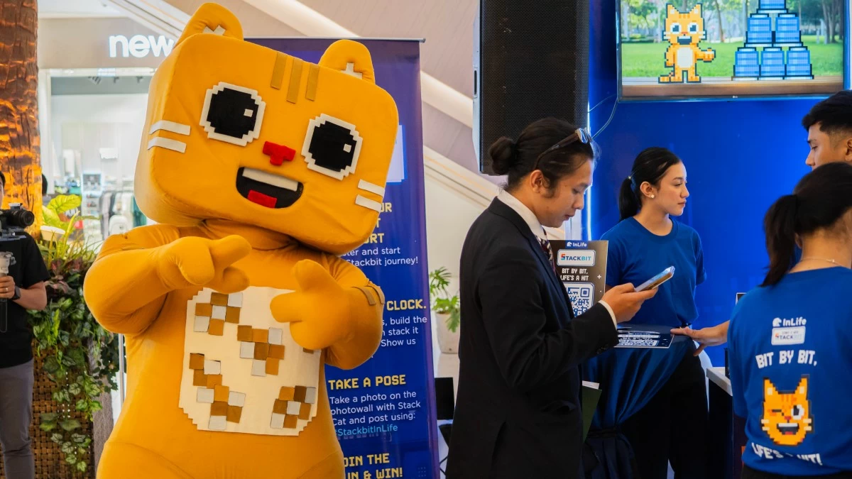StackCat, the animated cat, helps subscribers navigate their financial future.