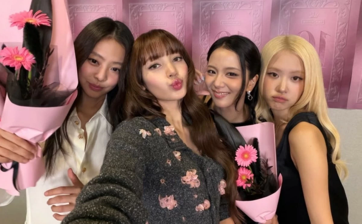 BLACKPINK's Jennie, Lisa, Jisoo and Rosé at their 10th debut anniversary meet and greet on Aug. 8 in Seoul (Instagram) 