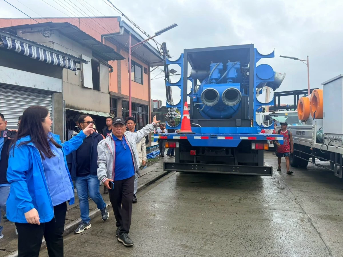 Marikina Mayor Maan Teodoro oversees the deployment of mobile booster pumps to help drain floodwaters in Barangays Tumana and Malanday on Monday, Aug. 10. (Photo from Marikina LGU)
