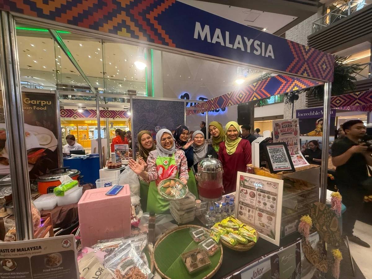 At the Malaysian booth, the Teh Tarik and Nasi Lemak were big hits.