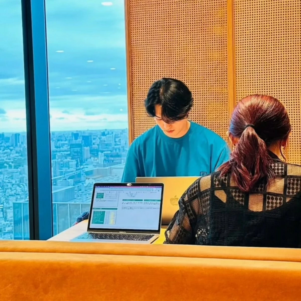 Lee Jong-hyun working in beauty marketing industry (Instagram)