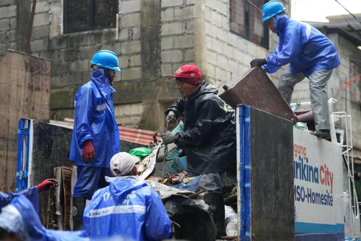 Clearing operations in Barangay Malanday (Photos from Marikina PIO)