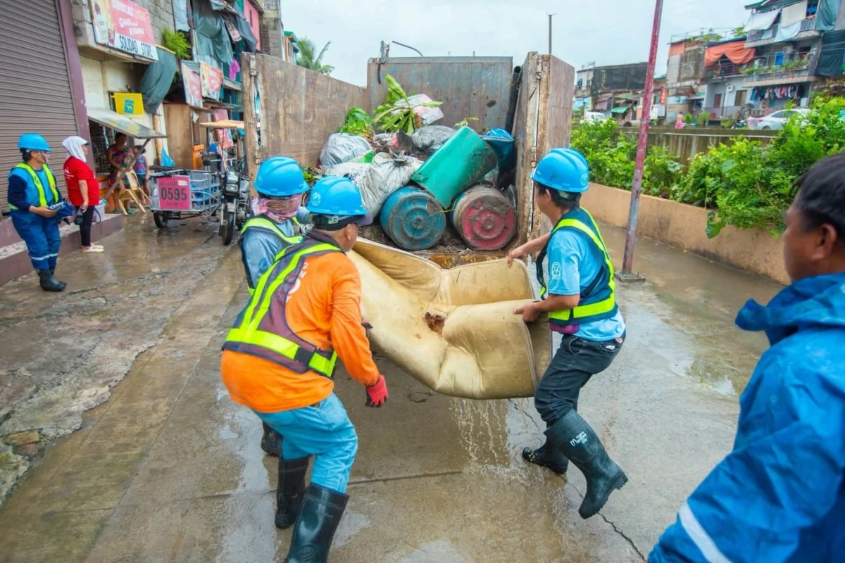 Clearing operations in Barangay Tumana (Photos from Marikina PIO)