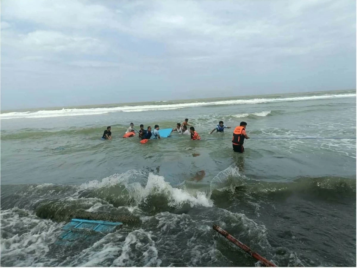 Coast Guard personnel, MDRRMO Agno responders, and local fisherfolk assist in the rescue of two fishermen after their motor banca capsized in the vicinity waters off Barangay Boboy, Agno, Pangasinan on Tuesday, Aug. 11, 2026.
 (Photo courtesy of CGSS Agno)