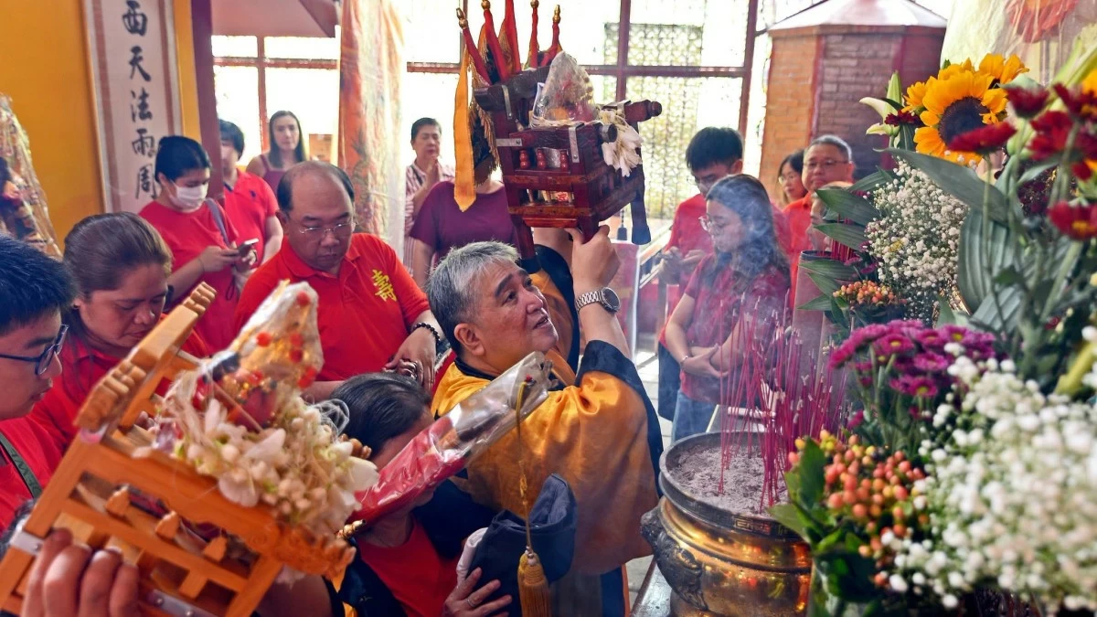 Devotees visit the San Fernando Four Kings Mansion temple to receive blessings and seek spiritual guidance
from master Nixon Co. (Photo: Richmond Chi)