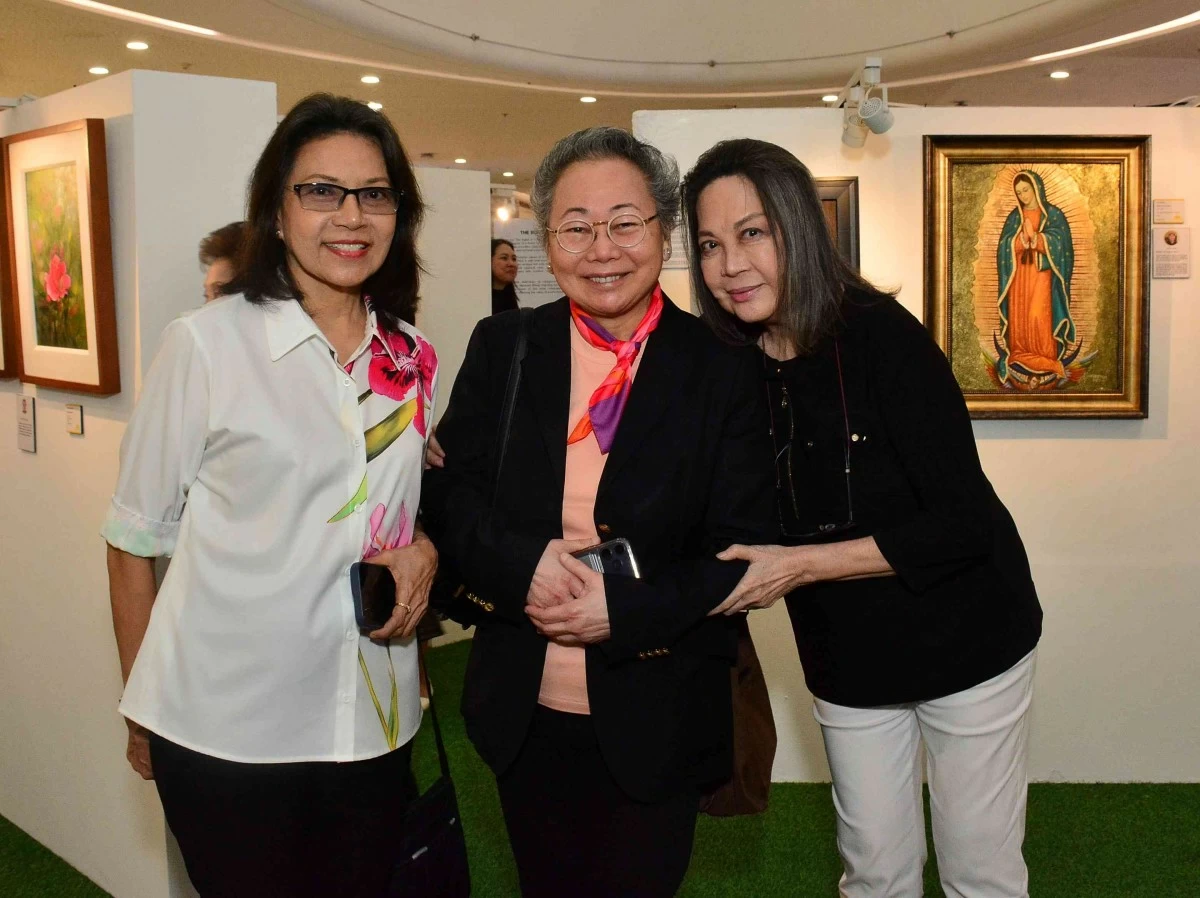 Renowned sculptor and glass artist Impy Pilapil with her sister Bella, who takes dance lessons at the Sunshine Place with Sunshine Place President Lizanne Uychaco