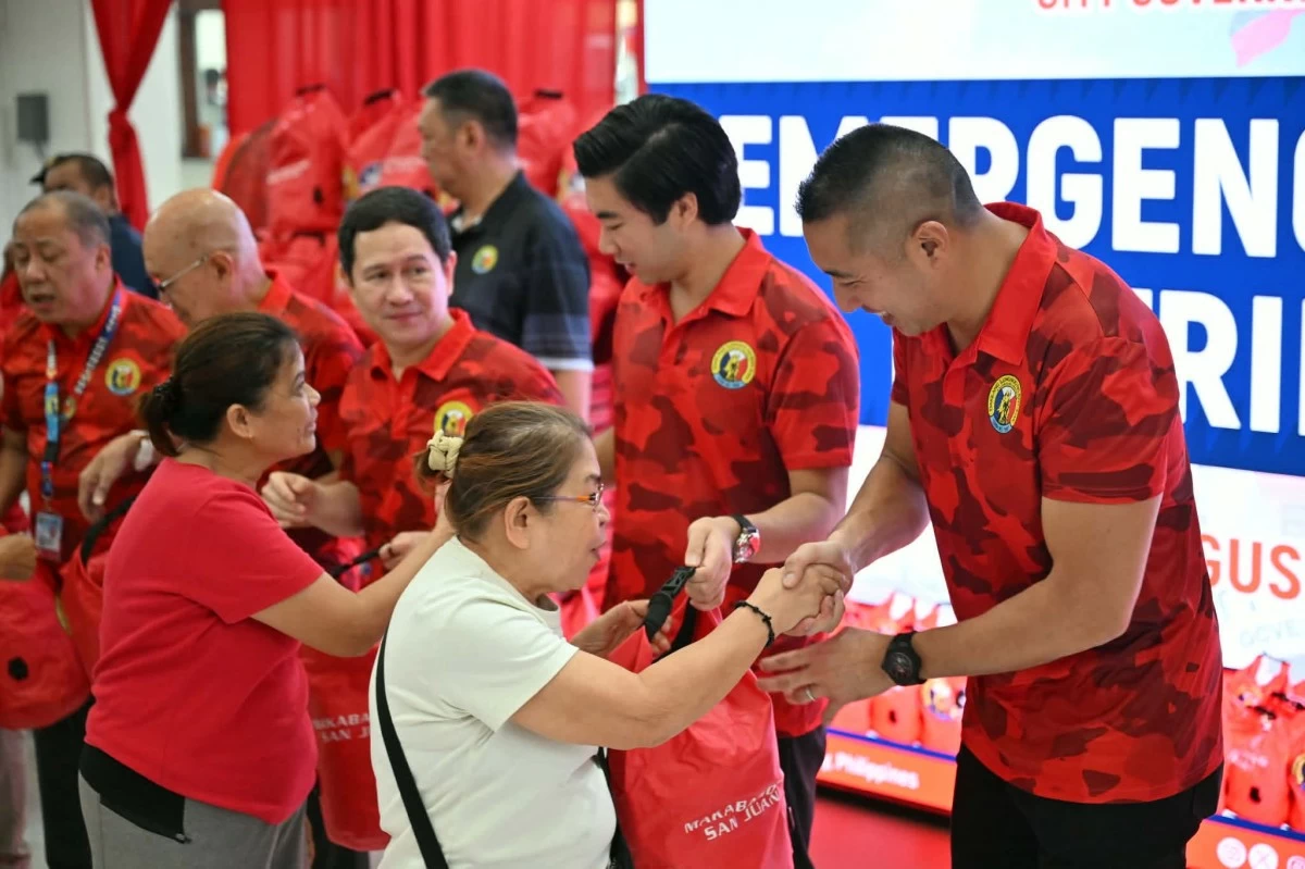 San Juan City Mayor Francis Zamora leads the initial Phase 1 distribution of Emergency Go Bags on Wednesday, Aug. 12. The city government said 45,000 households will receive the Go Bags to help families prepare for disasters and emergencies. (Photos from San Juan LGU)