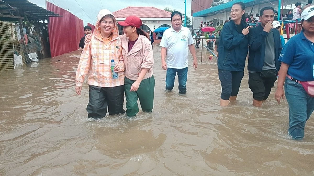 Board Member Mina Fermin and Mayor Lem Faustino waded through floodwaters to reach affected residents. (Photo courtesy of Marcel Bayan)