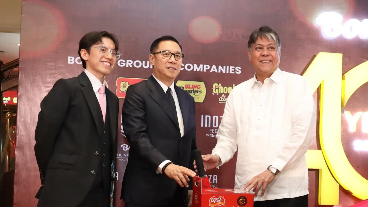 Branded and Value-Added general manager Evan Chen, Branded and Value Added president Edwin Chen, and Senator Francis Pangilinan 