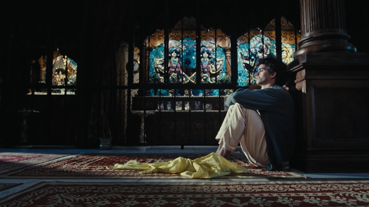 Tomás Farell as Javier