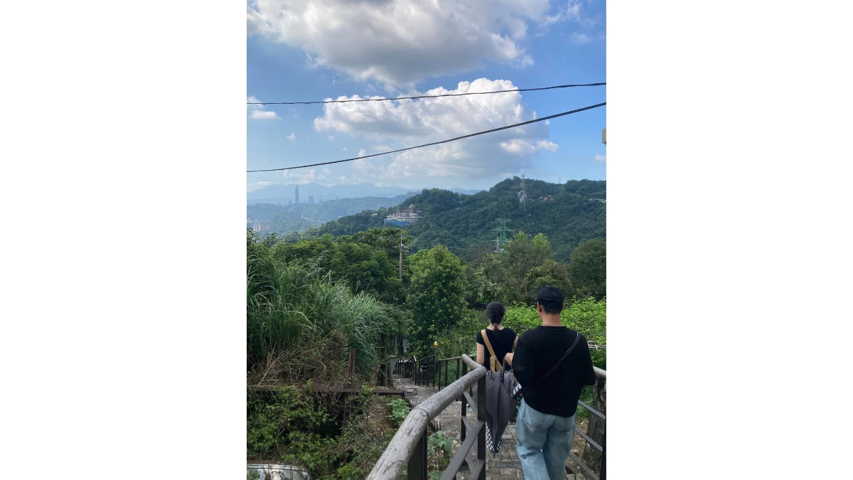 Making our way to the tea house