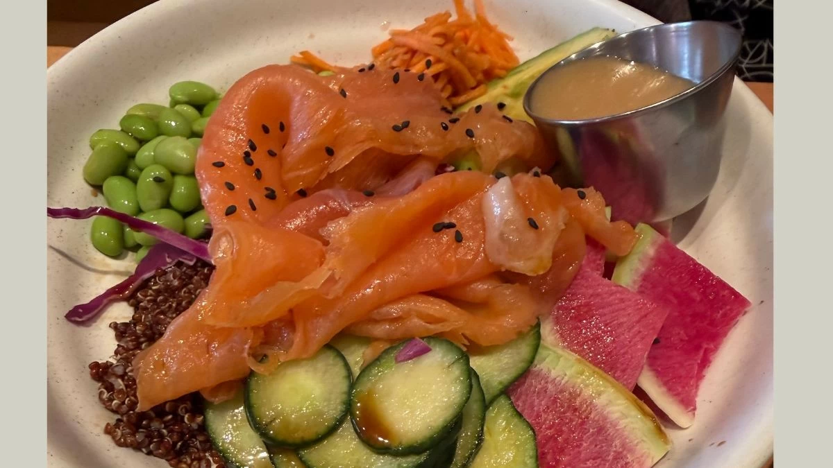Banter Bowl Plus Smoked Salmon (Photo: Philip Cu Unjieng/Manila Bulletin)