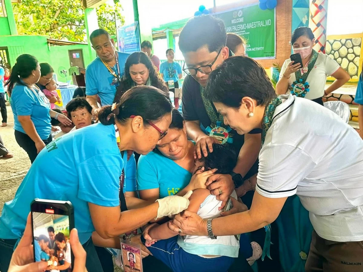 A child is immunized against measles and rubella in San Joaquin, Iloilo.  (Iloilo PHO)

