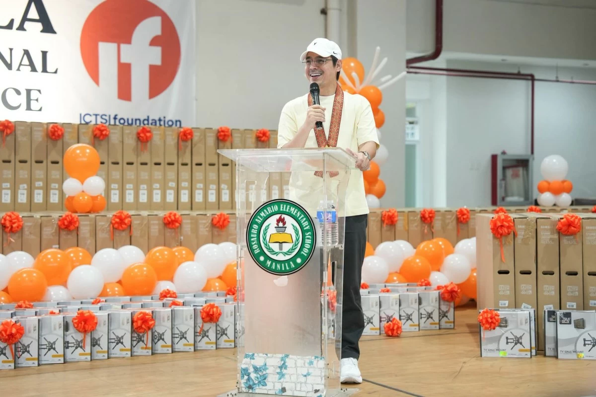Mayor Francisco “Isko Moreno” Domagoso delivers remarks during the turnover of 308 smart televisions donated by the ICTSI Foundation. (Photo from Manila PIO)