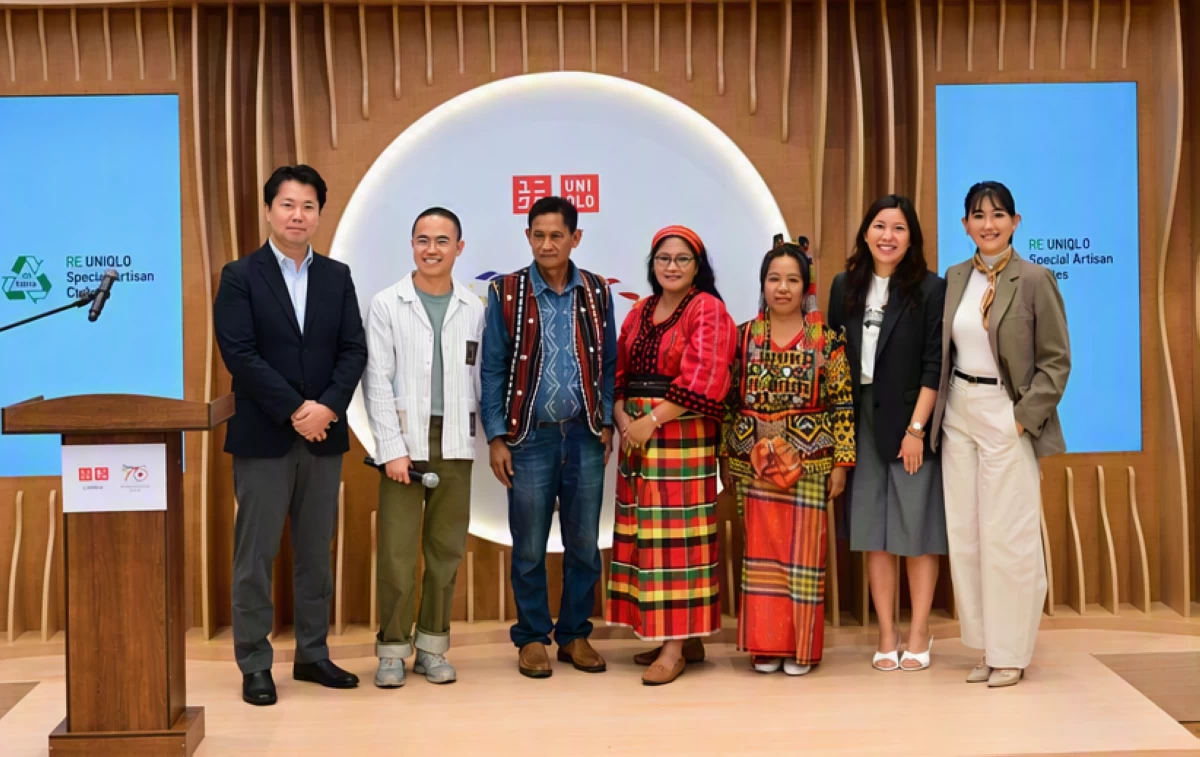 UNIQLO Philippines Chief Operating Officer and Chairman of the Board Osamu Ikezoe, Creative Art Director Wilson Limon, Itneg School of Living Tradition in Abra Cultural Master Luis Agaid Jr, Panay Bukidnon School of Living Tradition in Iloilo Cultural Master Regina Villanueva, T’boli School of Living Tradition in South Cotabato Cultural Master Edna Mofak, UNIQLO Philippines Marketing Director Jan Jizelle Ang, and UNIQLO Philippines Chief Operating Officer Geraldine Sia