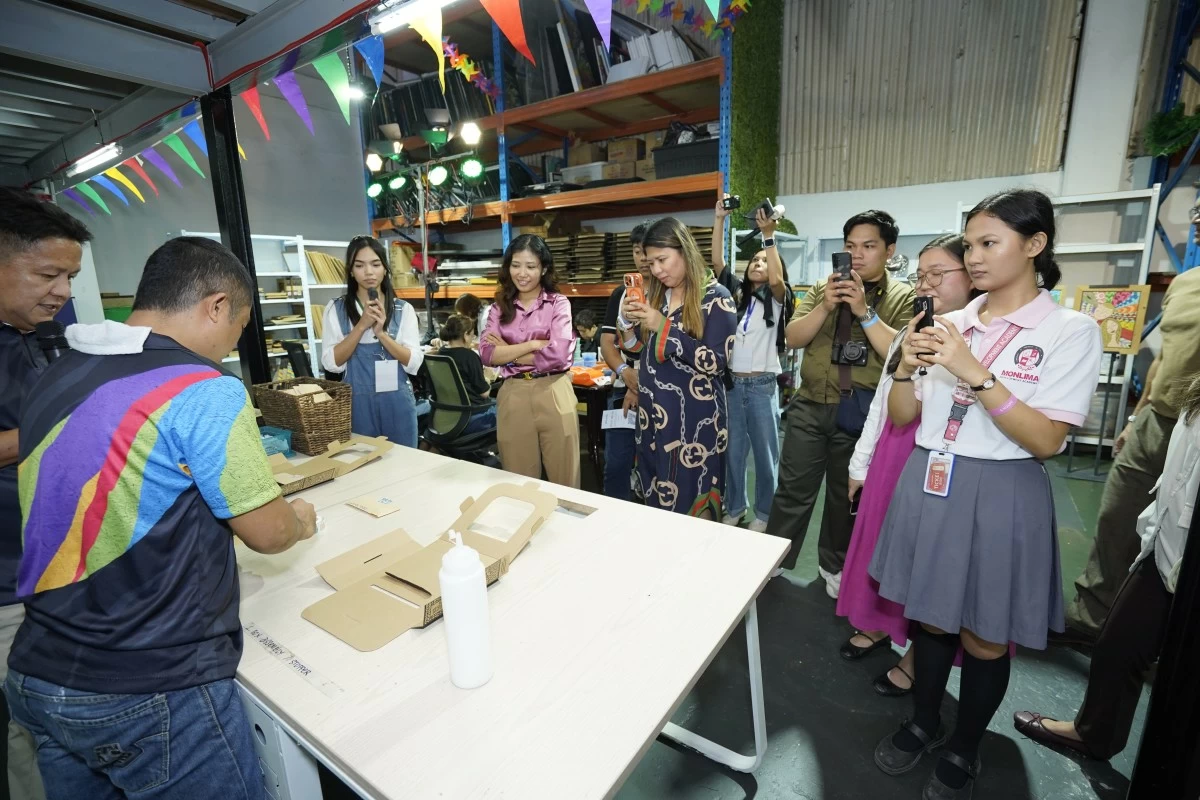 Klaypel Staff demonstrate how their products are made, packed and prepared for shipping