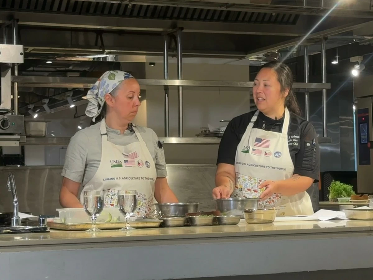 Jeren Schmidt and US Culinary envoy Edith Johnson showing CCA students how to make the best use of American ingredients available in the Philippines (Photo: Carolyn Ramoran Hamilton/Manila Bulletin)