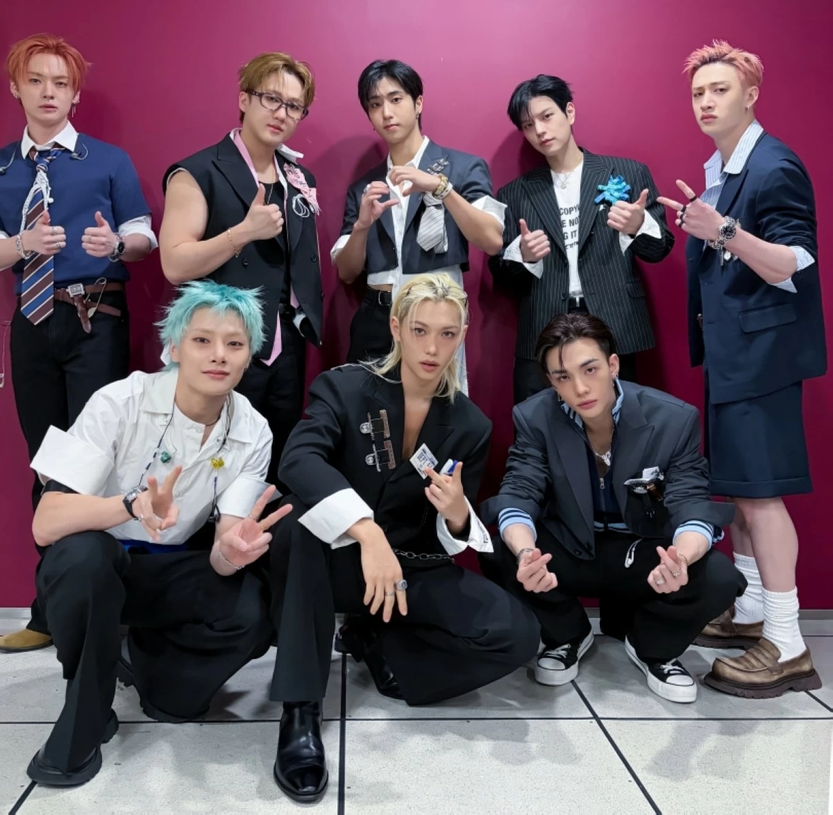 Stray Kids (X)