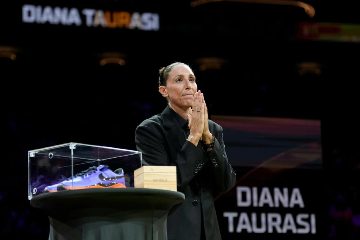 Retired WNBA Phoenix Mercury basketball player Diana Taurasi acknowledges the cheering crowd as she is honored during a halftime Ring of Honor ceremony Sunday, Aug. 16, 2026, in Phoenix. (AP Photo/Ross D. Franklin)