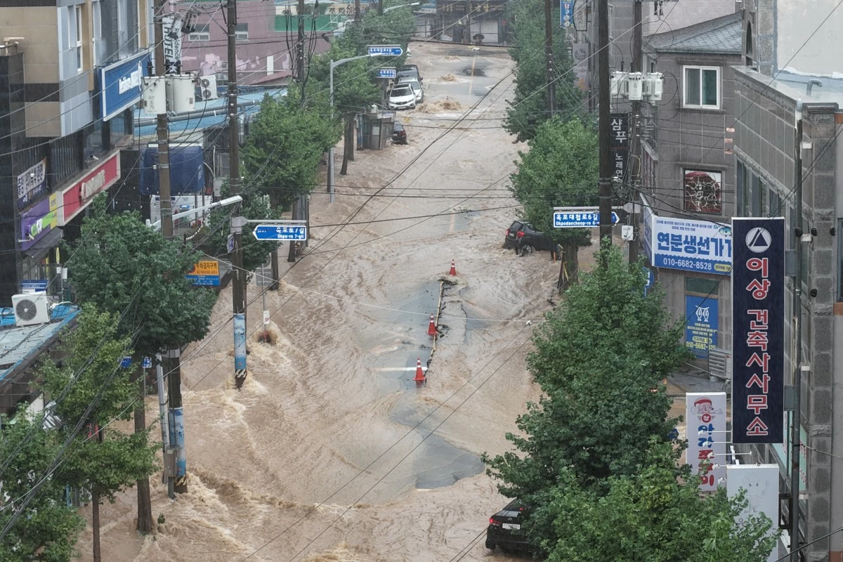 A road is flooded due to heavy rain in Geoje, South Korea, Monday, Aug. 17, 2026. (Kim Dong-min/Yonhap via AP)