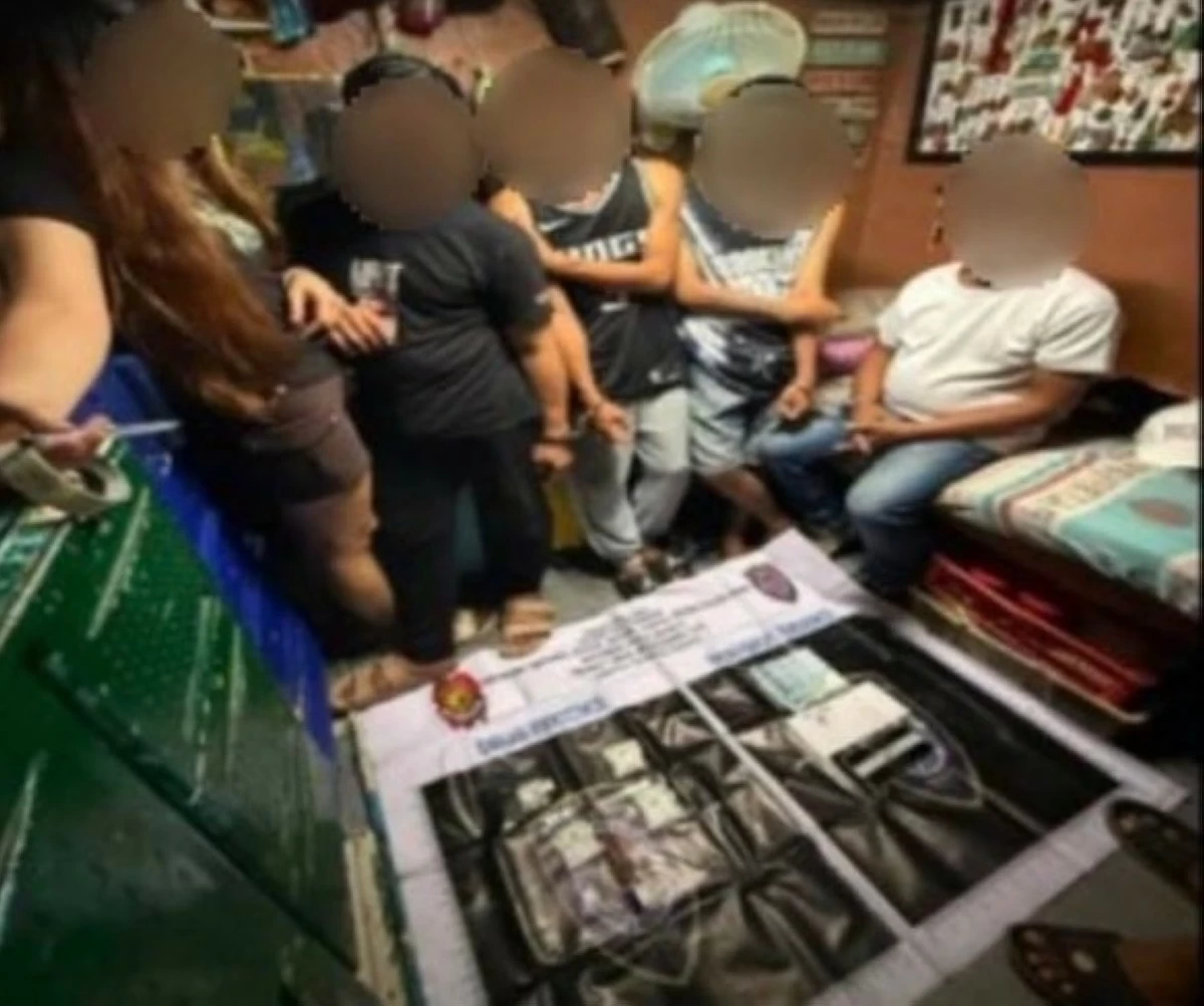 Anti-narcotics policemen check on the confiscated illegal drugs during a raid on a suspected drug den in Taguig City. (photo: PNP)